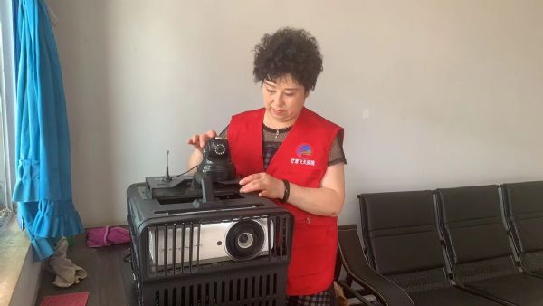 DƬ